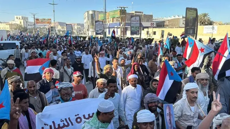 اليمن.. "الانتقالي الجنوبي" يندد بالاعتداء على المتظاهرين في سيئون