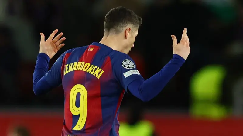 تخفيض راتب ودور أقل.. تفاصيل عرض برشلونة لليفاندوفسكي