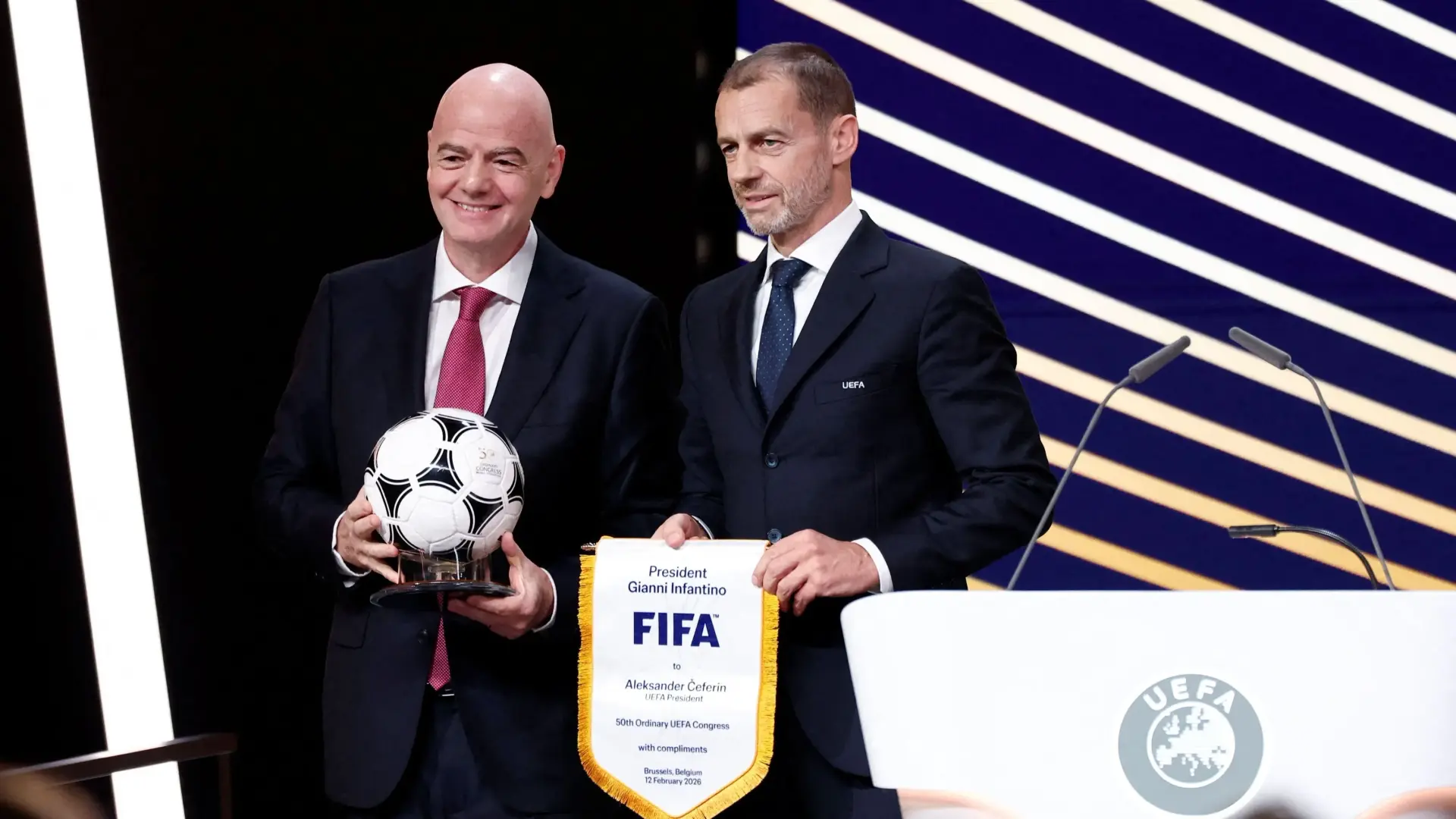 الاتحاد الأوروبي يجتمع لأول مرة لحسم موقفه من أزمات إنفانتينو (رويترز) الاتحاد الأوروبي يجتمع لأول مرة لحسم موقفه من أزمات إنفانتينو (رويترز)
