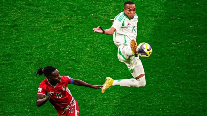 تطورات مفاوضات الأهلي المصري لضم الجزائري أشرف عبادة