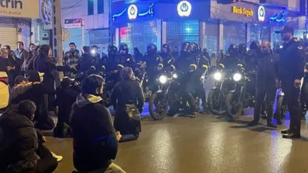 related_news_inside_blogsفيديو - احتجاجات إيران.. حضور نسائي بارز يتحدّى القوانين