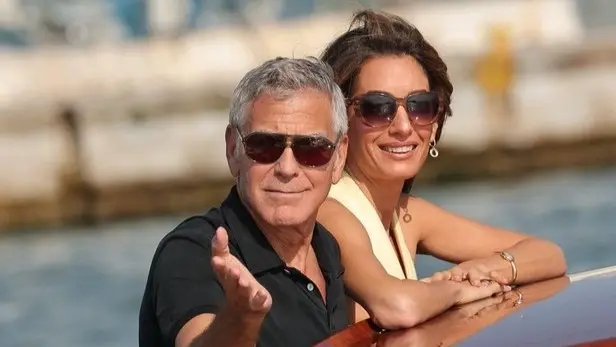 معسكر كلوني الصيفي.. نجوم بضيافة جورج وأمل في كومو الإيطالية