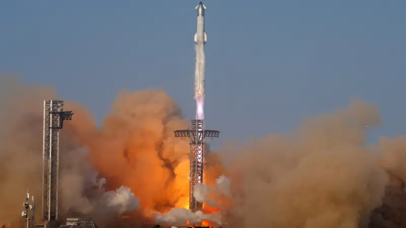 فيديو - انفجار "ستارشيب" يبدّد أحلام ماسك بالوصول إلى المريخ