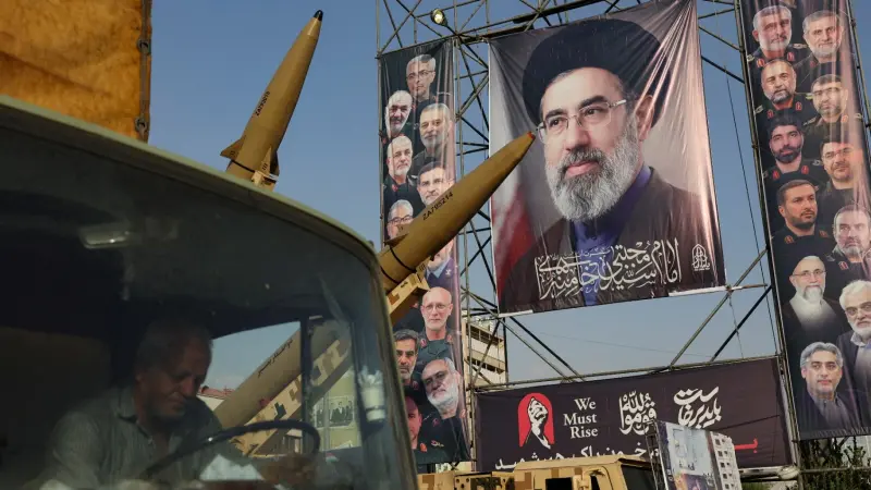 المشهد باختصار: ترامب يلمّح لموعد ضرب إيران.. واجتماع سري بين "حزب الله" ودمشق