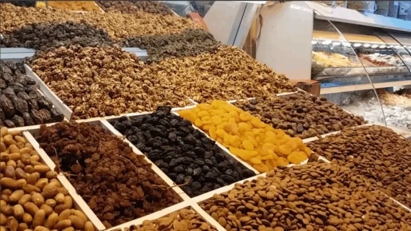 فيديو - ياميش رمضان تحافظ على حضوره في العادات المصرية