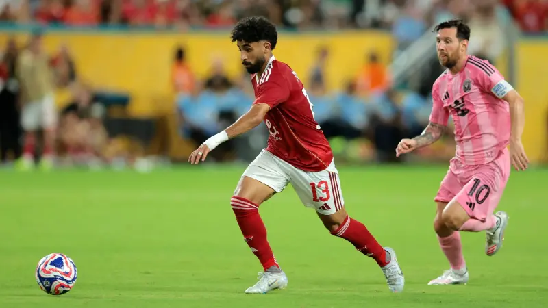 حقيقة إيقاف مروان عطية أمام سموحة.. لماذا تواجد في قائمة الأهلي؟