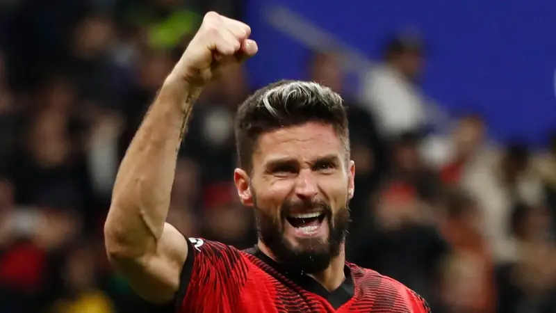 من أجل منافسة ميسي.. جيرو يرحل عن ميلان الإيطالي