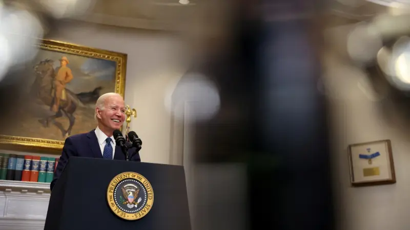 بايدن يضع اللمسات الأخيرة على اتفاقية سقف الدين لإقرارها من الكونغرس