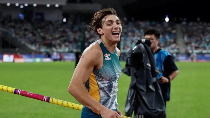 الدوري الماسي لألعاب القوى.. دوبلانتيس يحطم الرقم القياسي العالمي للقفز بالزانة