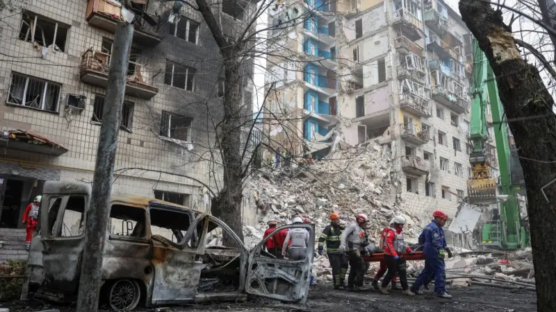 ضربات روسية مكثفة على كييف ومدن أوكرانية تسفر عن مقتل 18 شخصا