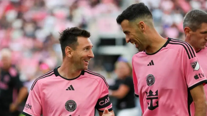 سيرجيو بوسكيتس يحدد موعد تعليق حذائه