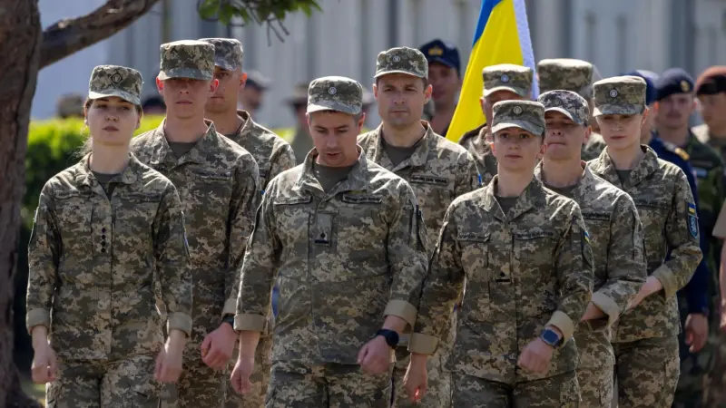 احتفاء بيوم النصر في أوروبا.. قوات أوكرانية تشارك في موكب لندن