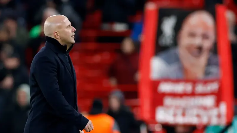 سلوت يثير الجدل بتصريحاته عن نتائج ليفربول الأوروبية قبل ولايته