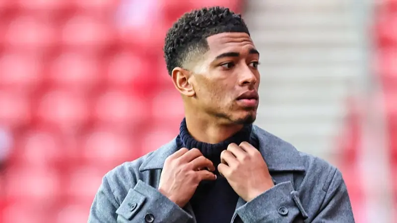 بلينغهام في رحلة إلى إنجلترا من أجل مهمة عائلية