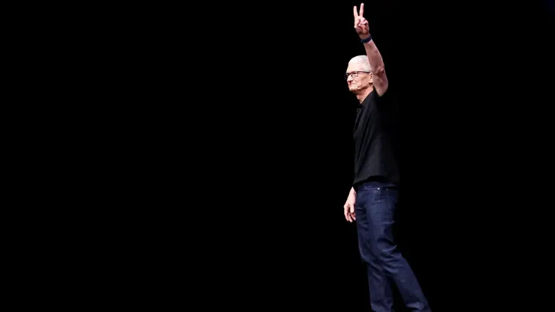 الرئيس التنفيذي لآبل يستعد لمغادرة منصبه.. من خليفته؟