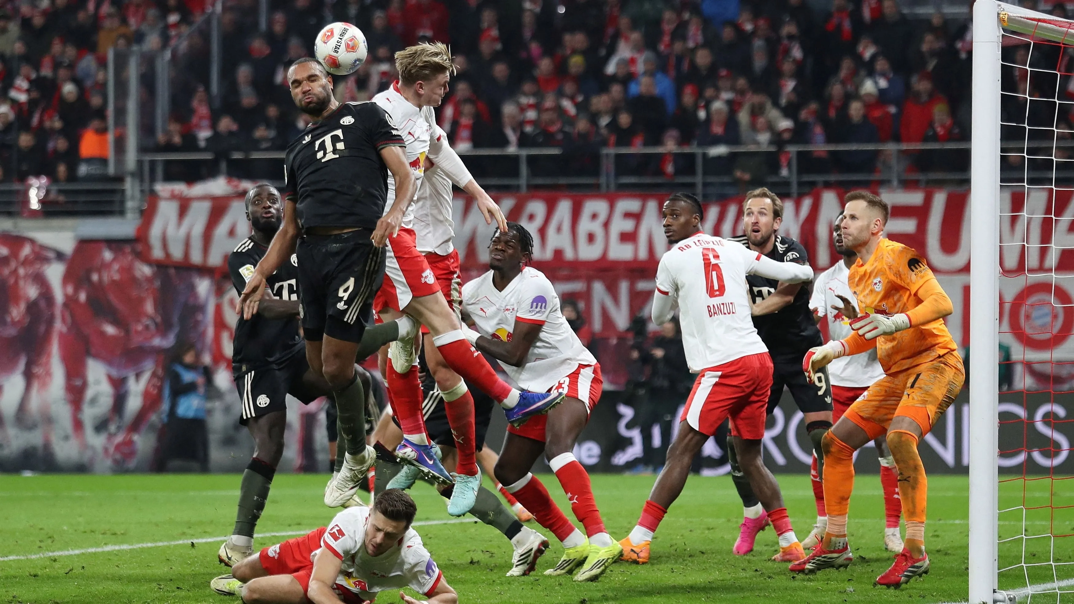 الدوري الألماني - بايرن ميونخ يسحق لايبزغ ويعزز رقمه القياسي 