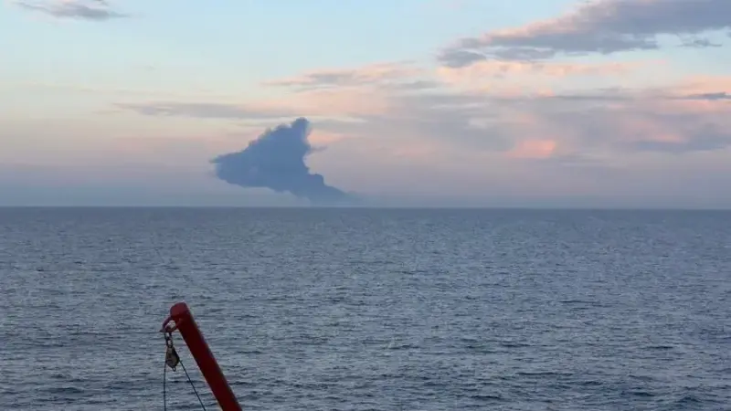 فيديو- استهداف ناقلة نفط ثانية يضر بأسطول الظل الروسي