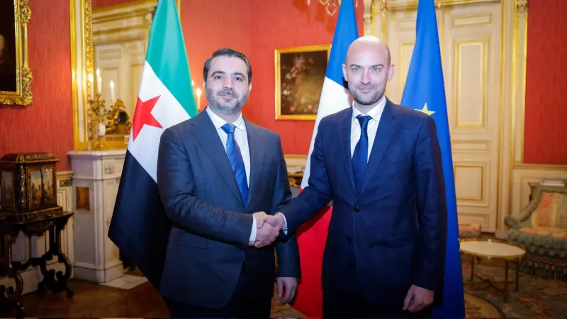 فرنسا تؤكد أهمية العمل على استعادة سوريا مستقرة وموحدة