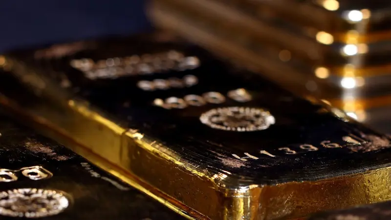الذهب فوق 4,860 دولارا بعد فتح مضيق هرمز