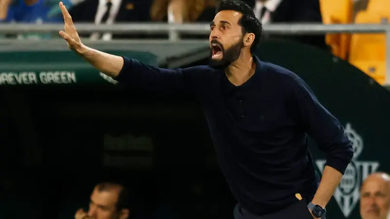 أربيلوا يهاجم التحكيم بعد تعادل ريال مدريد وبيتيس