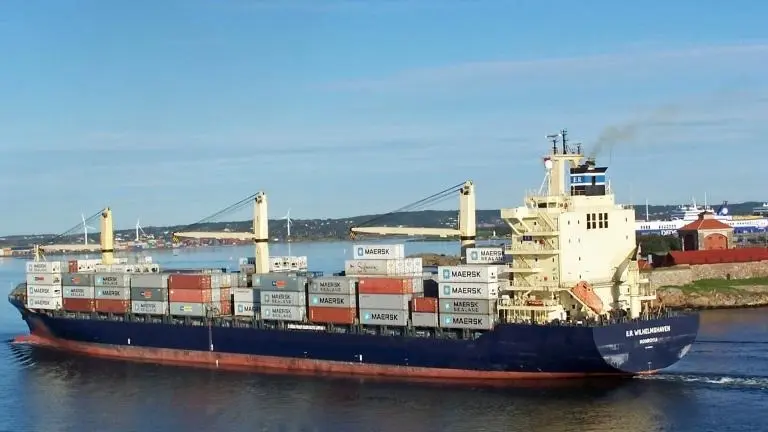 استهداف سفينة ترفع علم ليبيريا قبالة سواحل اليمن