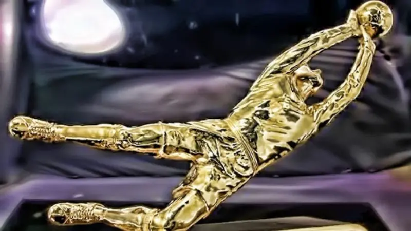 من هو الحارس الفائز بالقفاز الذهبي في الدوري الإنجليزي الممتاز؟