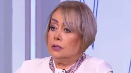 الفنانة المصرية هالة فاخر: خلعت الحجاب من أجل أولادي