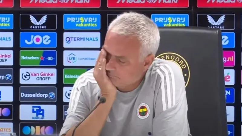 بكاء جوزيه مورينيو.. وداع مؤثر لقائد بورتو التاريخي