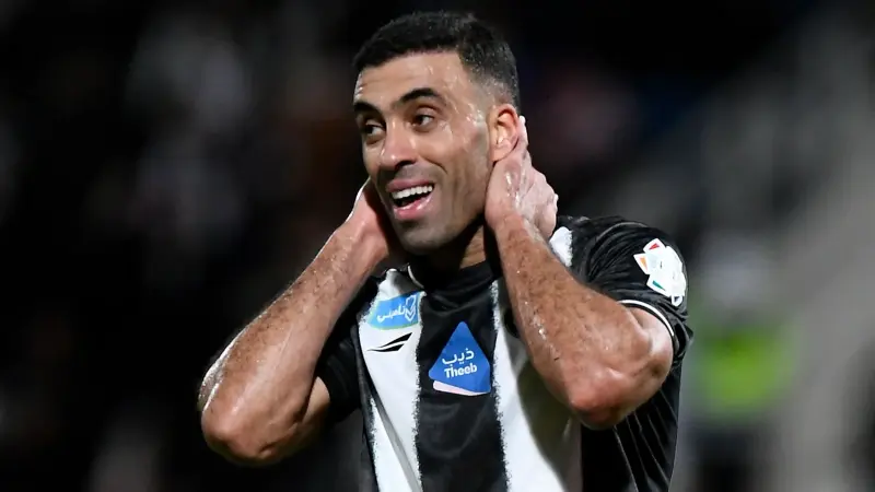 الكشف عن مستقبل عبد الرزاق حمد الله مع نادي الشباب بعد انتهاء رحلة الهلال