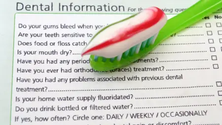 احذر معجون الأسنان بالفحم.. هذه أضراره