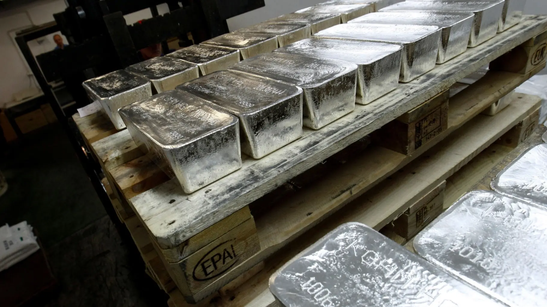 سعر الفضة اليوم في مصر والسعودية مستقر نسبيًا (رويترز) سعر الفضة اليوم في مصر والسعودية مستقر نسبيًا (رويترز)