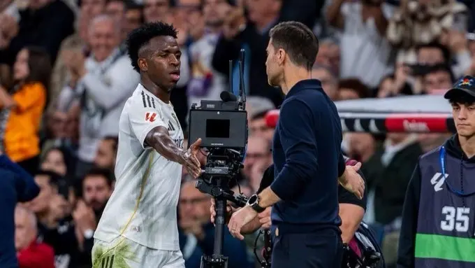 رفض تجديد عقده.. فينيسيوس يفجر أزمة داخل ريال مدريد