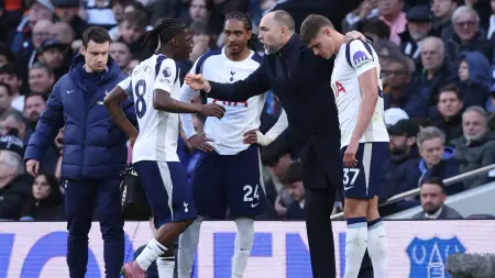 related_news_inside_blogs"يويفا" يوقع عقوبة صارمة على جماهير توتنهام بسبب "تحية النازية"