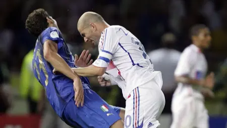 related_news_inside_blogsبوفون يُدلي باعتراف جديد حول "نطحة زيدان".. ماذا قال؟