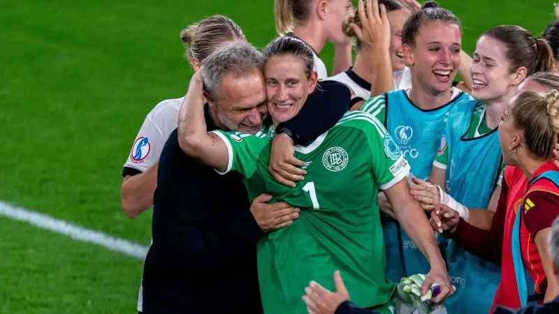 مدرب منتخب ألمانيا يُطالب باستمرار الدعم الجماهيري في يورو 2025 للسيدات