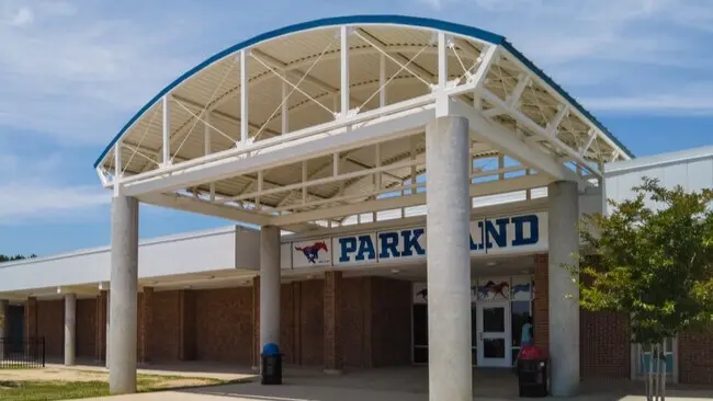 فيديو - صفع معلمته على وجهها.. طالب أميركي يُثير الغضب