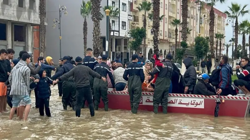 المغرب يستعين بالجيش لإجلاء آلاف المتضررين من الفيضانات