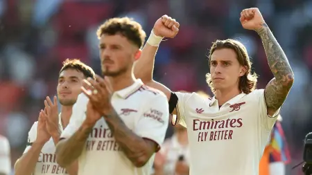 أرسنال يعاقب 17 مشجعا بالمنع من حضور المباريات.. ما السبب؟