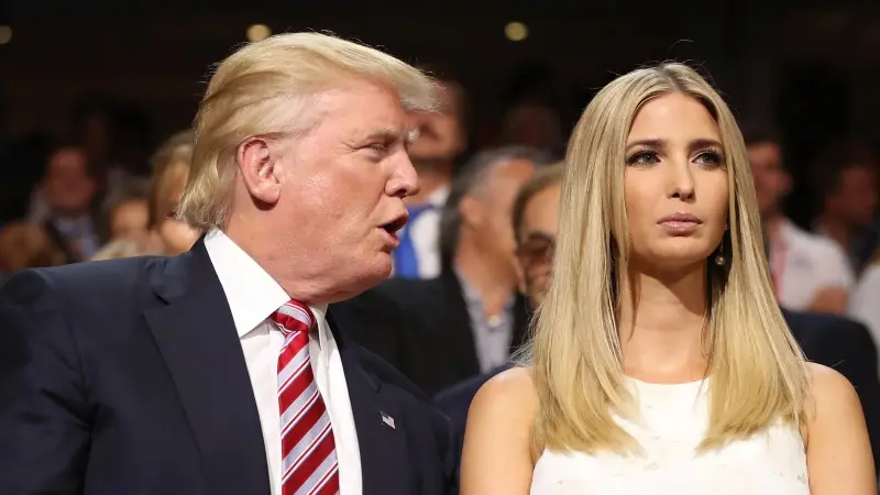 فيديو - ترامب يوقف خطابه ويوجه حديثه لسيدة: "أنت تشبهين إيفانكا"