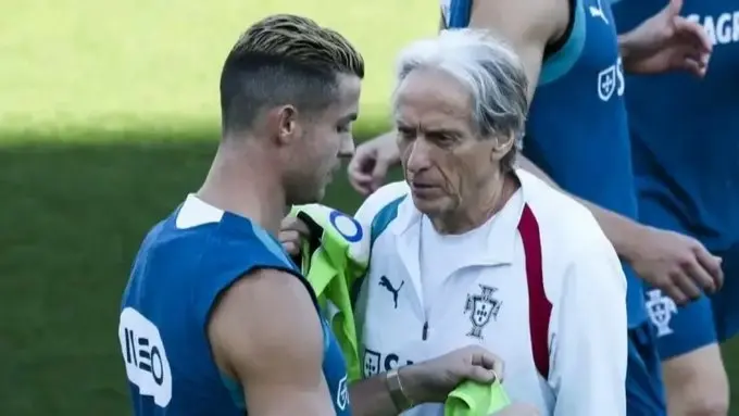 جيسوس يكشف موعد كشف كواليس أزمة رونالدو مع منتخب البرتغال