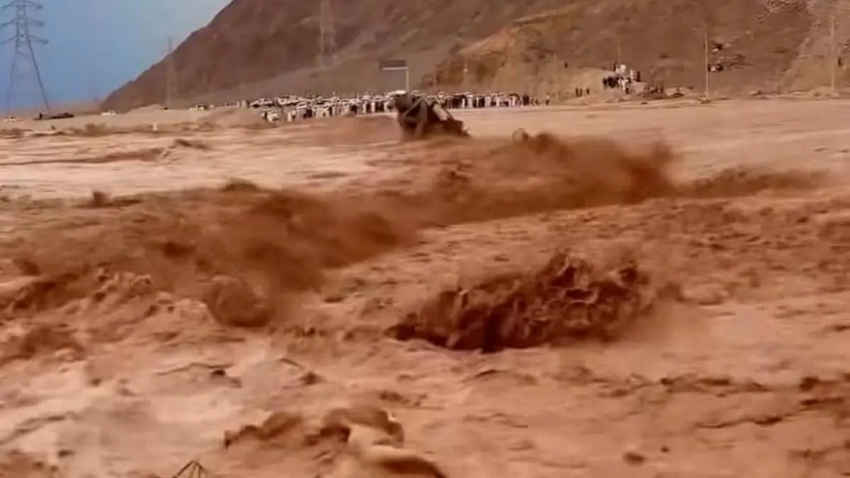 غمرت السيول عدة مناطق في نويبع وسانت كاترين (فيسبوك) غمرت السيول عدة مناطق في نويبع وسانت كاترين (فيسبوك)