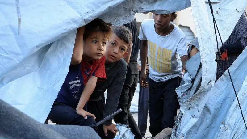 للعلاج في بريطانيا.. أول مجموعة من أطفال غزة المرضى تغادر القطاع