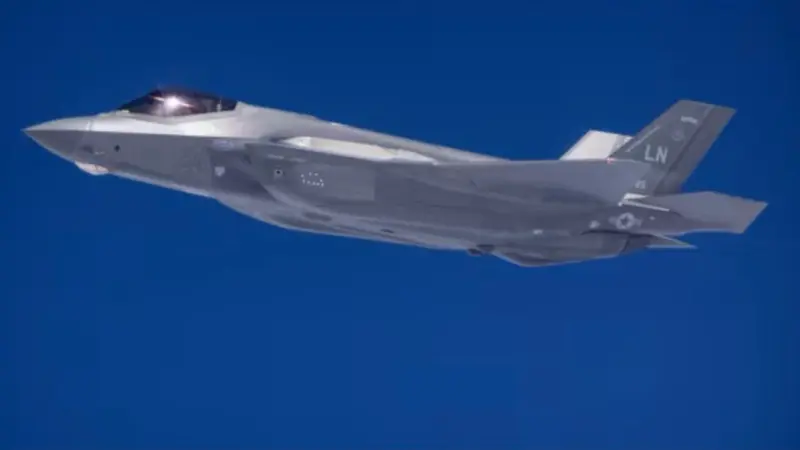 هبوط اضطراري لطائرة "أف 35" شبح أميركية يشتبه بتعرضها لنيران ايرانية