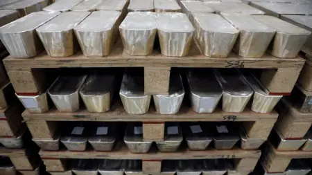 related_news_inside_blogsالفضة تصعد إلى 75.68 دولار بعد موجة بيع سريعة