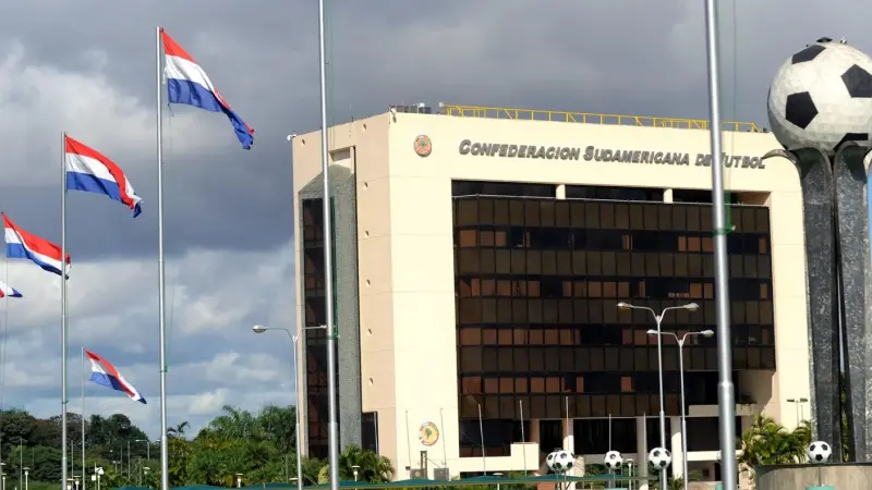 فضيحة تلاعب تتسبب في إلغاء دوري كرة قدم بأميركا الجنوبية