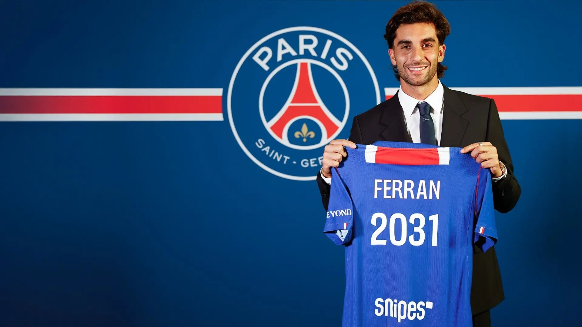 بطل أوروبا يستقطب المهاجم الإسباني فيران توريس (إكس) بطل أوروبا يستقطب المهاجم الإسباني فيران توريس (إكس)