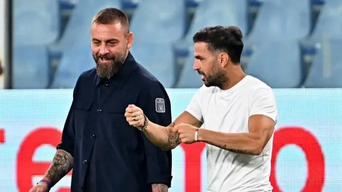 الدوري الإيطالي - كومو يقلب تأخره أمام جنوى إلى فوز عريض ويعتلي الصدارة