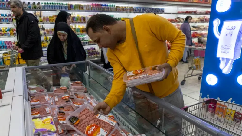 تقرير: الطعام بالتقسيط.. أزمة اقتصادية خانقة تهز إيران