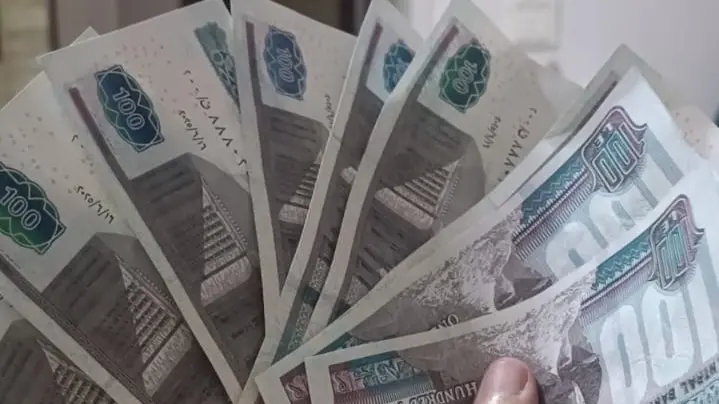 الدولار يتراجع في مصر مع هبوط أسواق النفط العالمية الدولار يتراجع في مصر مع هبوط أسواق النفط العالمية
