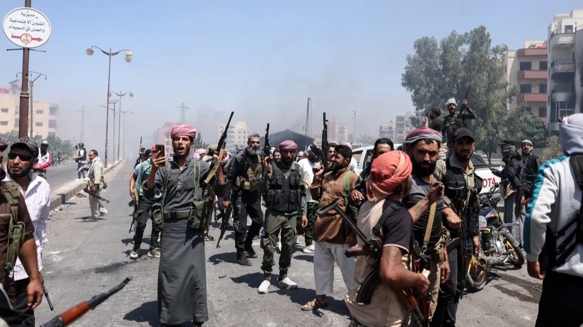 الهجري يعلن تفاهما ميدانيا جديدا لاحتواء الأزمة في السويداء 